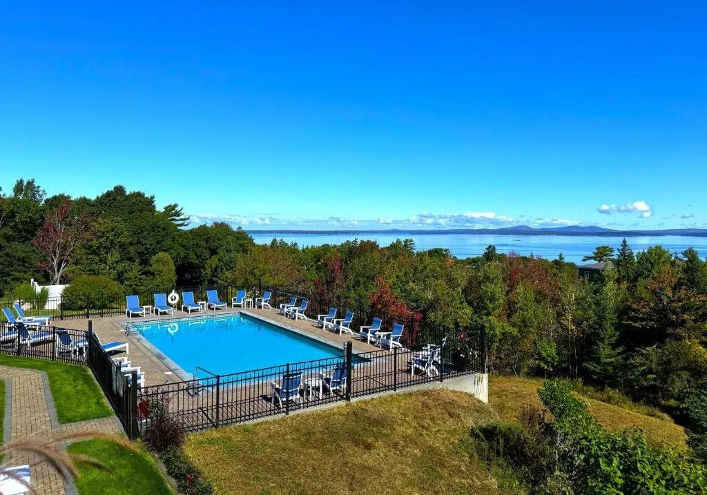 Atlantic Eyrie Lodge